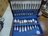 Flatware set