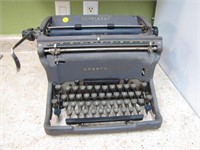 Vtg Underwood Typewriter missing 1 pc of chrome