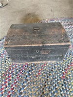 Primitive wood trunk with tray