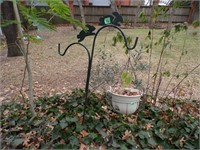 Outdoor metal plantholder