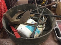 Large oil pan with mice garage items