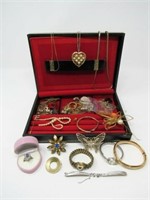 GROUP LOT OF COSTUME JEWELRY: