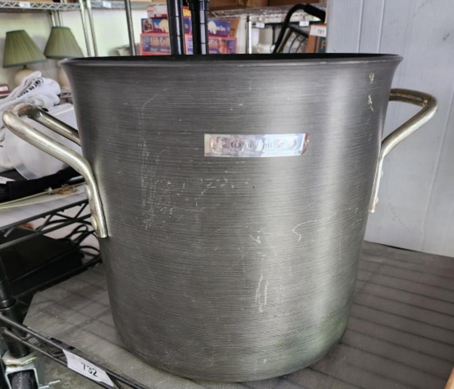 CALPHALON LARGE POT