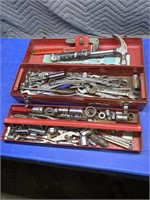 Small metal toolbox comes with misc tools.....18a