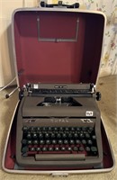 Antique Royal Typewriter/ Case