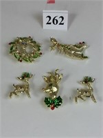 CHRISTMAS PINS SANTA AND SLEIGH WREATH THREE