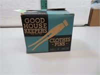 Vtg Good House Keepers Wood Clothes Pins in Box
