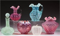 ASSORTED BLOWN OPALESCENT GLASS ARTICLES, LOT OF