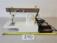 Singer Sewing Machine Made in Brazil (No Ship)