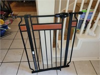 Justable gate