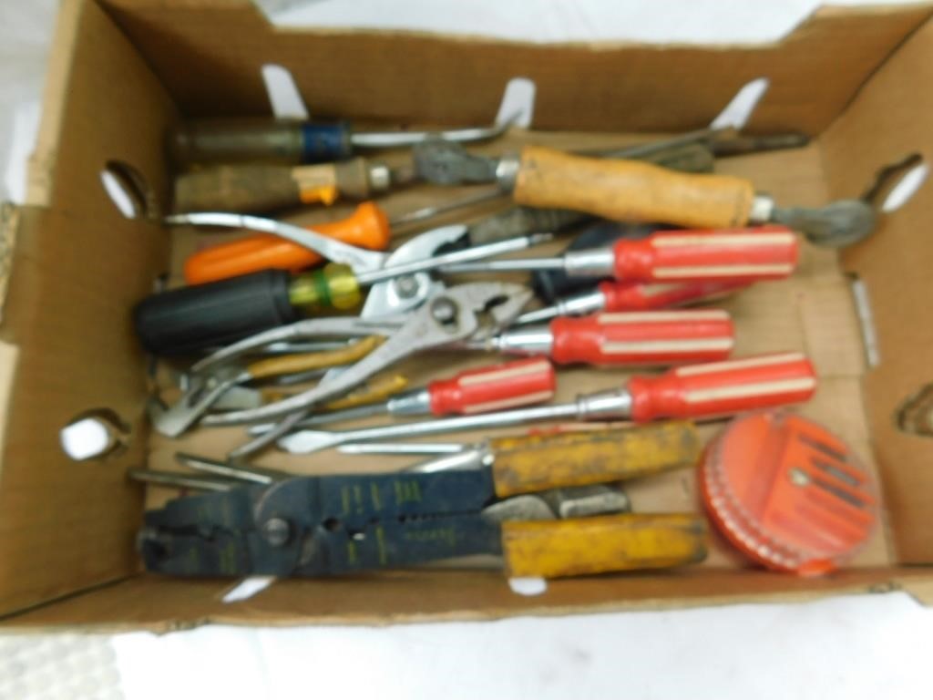 More miscellaneous hand tools.