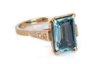 10K GOLD,  AQUAMARINE AND DIAMOND DRESS RING, 5.5g