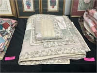 Vintage Blanket And Matching Pillowcases