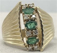 14KT YELLOW GOLD .90CT EMERALD & .18CT DIAMOND