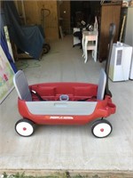 Radio Flyer Red Wagon Kid Hauler with Seat Belts