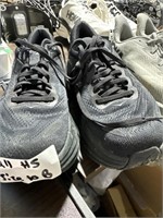 Hoka BONDI8 sneakers size 10 like new