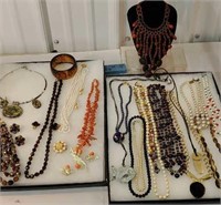2 displays of jewelry includes many necklaces,