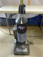 Fantom Thunder Vacuum, powers on