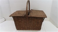 Vintage Picnic Basket(top needs reattached)