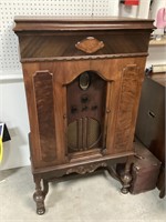 Edison radio 49x27x17 restored