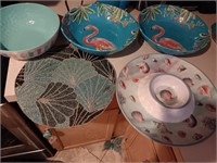 4 plastic serving pieces, flamingo, bowls,