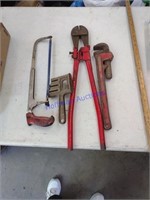 Chain bresker, bolt cutter, pipe wrench