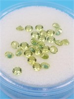 5.04 cts of faceted peridot       (M 64)