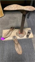 SHOE STAND WITH FOOT FORMS