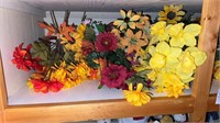 Shelf lot of fou flowers