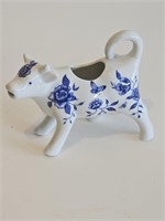 VERY NICE VTG BLUE AND WHITE CERAMIC COW PITCHER