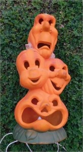 Halloween décor: Lighted plastic pumpkin, 18"