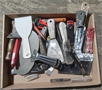 (KL) Scrapers Vierious Sizes & Box Cutters