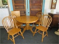 42" ROUND WOOD TABLE / 4 CHAIRS