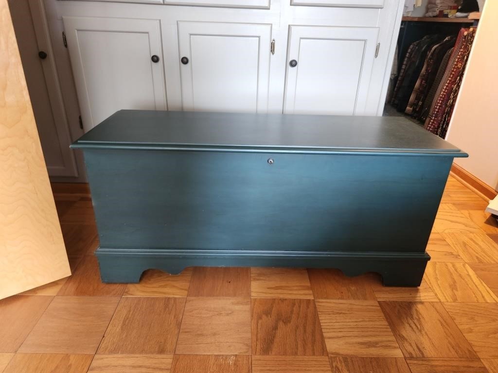 Lane Cedar Chest. 4ft by 17D by 22H