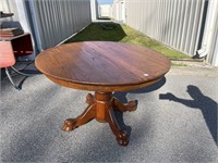 OAK ROUND TABLE