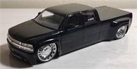 1999 Chevy Silverado Dually 1/24 Scale Model