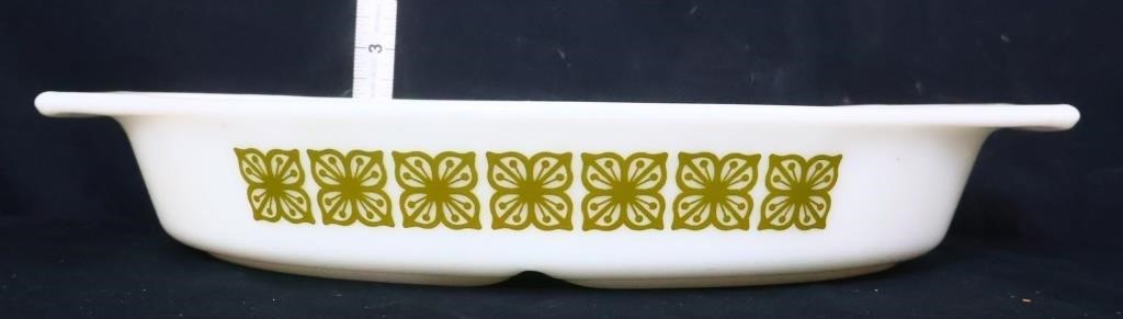 Vintage Pyrex verde green divided oval dish