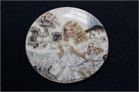 Collector's Plate "Victoria" by Corinna Layton