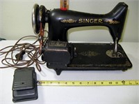 Antique Singer Sewing Machine w/Foot Pedal Works