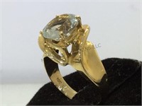 10 k gold ring w/ aquamarine gemstone, size 6.5