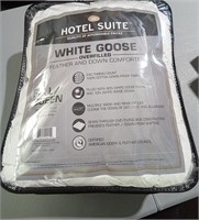Full/Queen White Goose Feather & Down Comforter