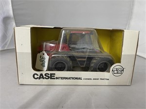 Ertl Die Cast Case IH Tractor 1:32 in Box