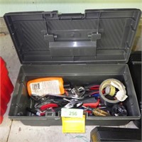 RUBBERMAID TOOL BOX - WRENCHES, SCREWDRIVERS >>>