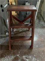 WOOD STEP STOOL