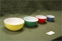 Vintage Pyrex Bowl Set