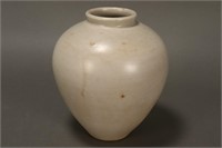 Chinese Ming Dynasty White Glaze Jar,