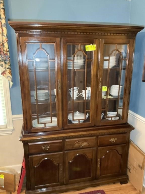 FINE CHINA CABINET WITH 4 DOORS, 2 DRAWERS APPROX