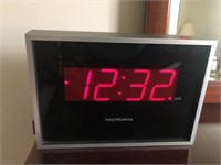 Micronat Digital clock