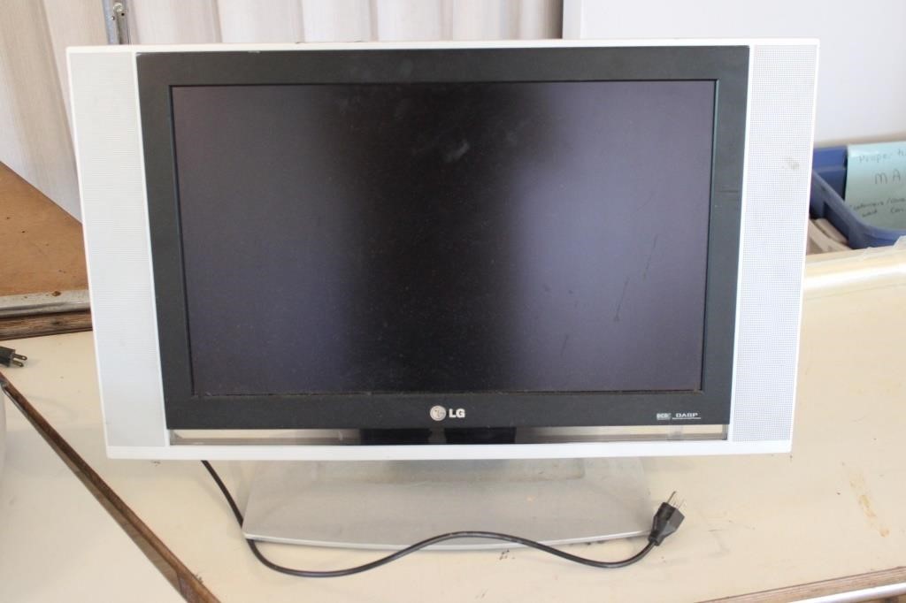 LG 23'' COMPUTER MONITOR W BUILT IN SPEAKERS