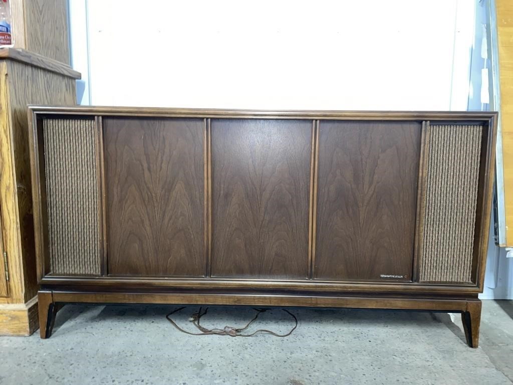 Magnavox Stereo Stand